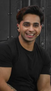Aarush Bhola Height in Feet 
